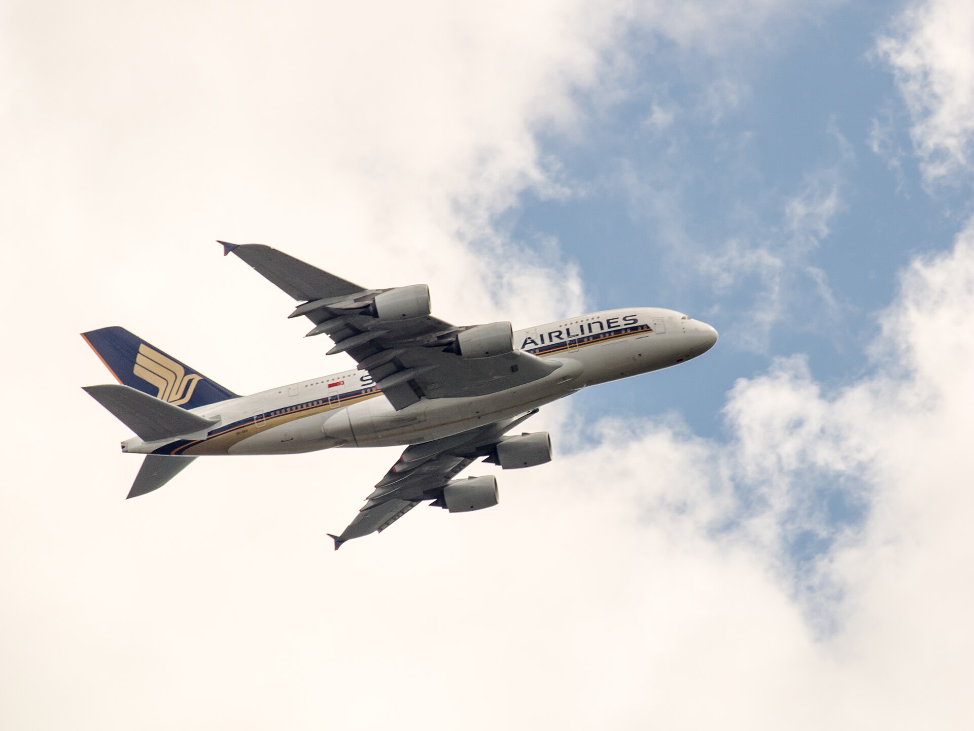 Singapore Airlines A380 in the flight path over London Wetlands Centre, Barnes.